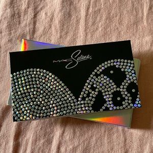 MAC x Selena La Reina palette